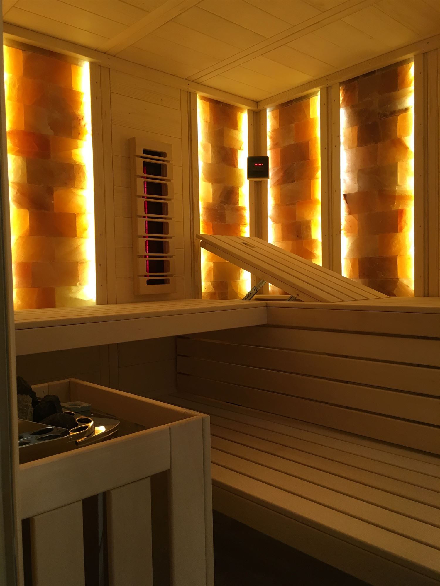 sauna-mit-salzsteinen-adaptiert-012